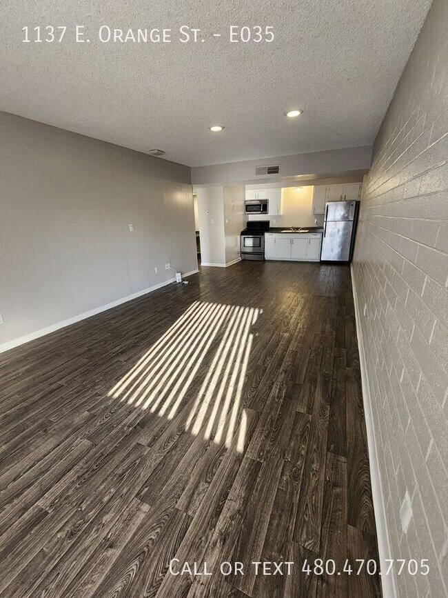 Spacious 1 bedroom units available in Temp... Apartment Unit E035