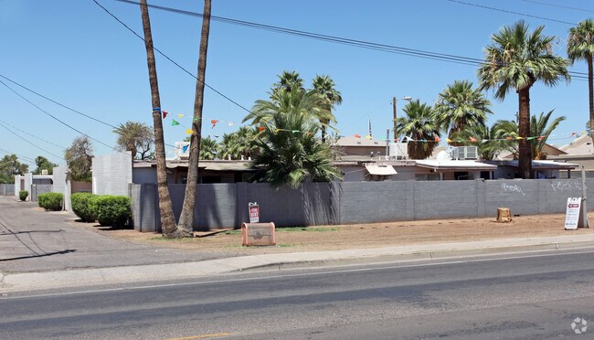 Photo - Palm Lane Apartments