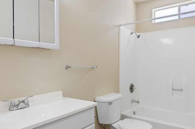 Full bathroom with sink, shower/tub and toilet. - The Palms Apartments