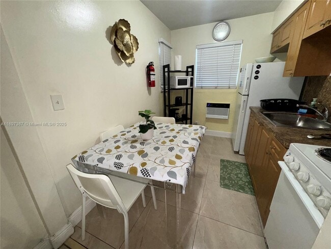 Photo - 2305 Monroe St Unidad 4