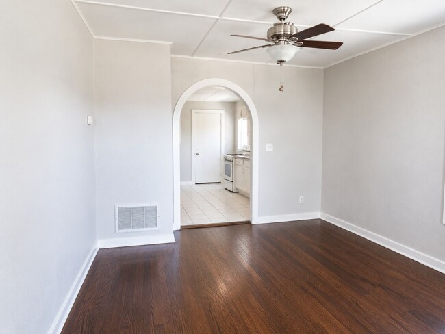 Photo - 313 N 47th St