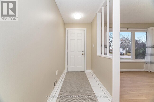 Photo - 983 Cleta St