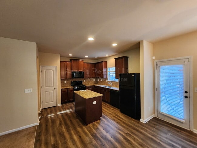 Photo - 2385 Capella Cir SW