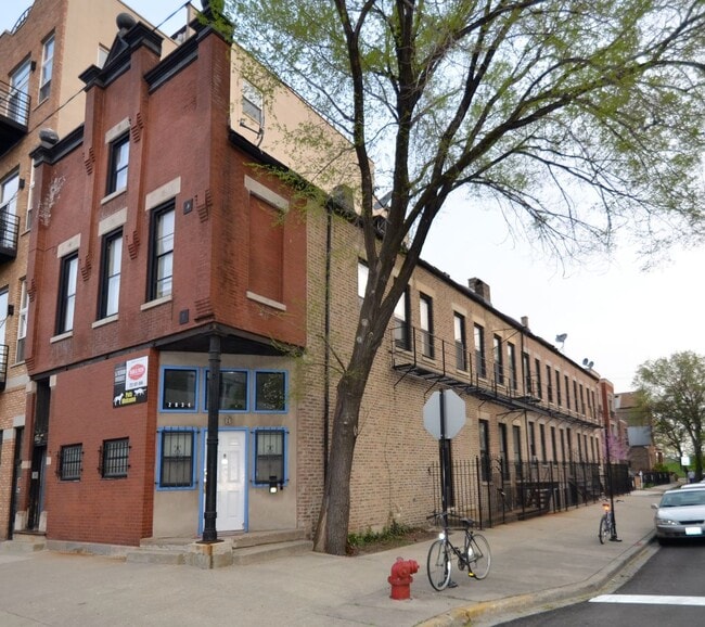 Building Photo - 2034 W Webster Ave Unit 1 Rental