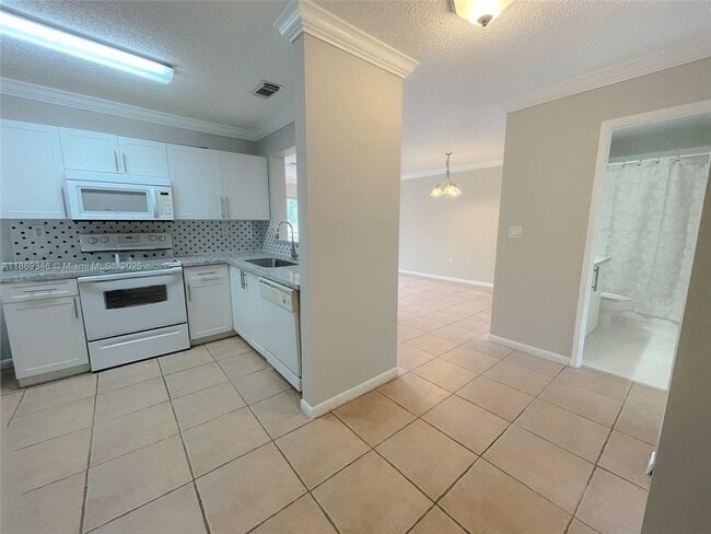 Building Photo - 15731 SW 137th Ave Unit 202 Rental