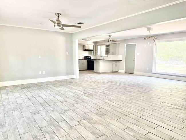 735 Westbrook Dr