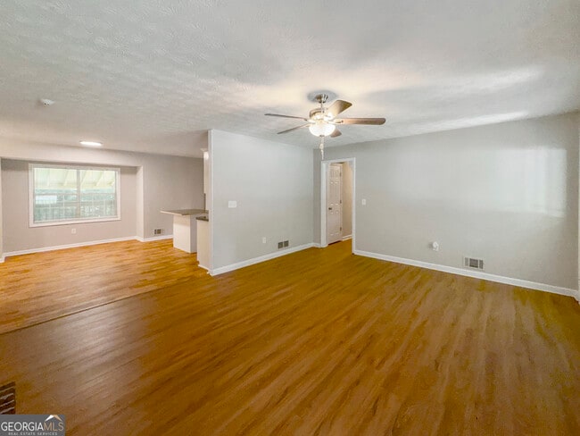 Photo - 2025 Old Concord Dr SE