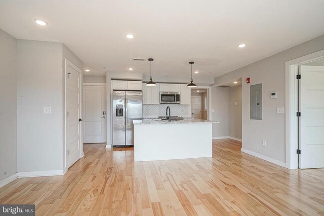 Building Photo - 1710 Cambridge St Unit 6 Rental