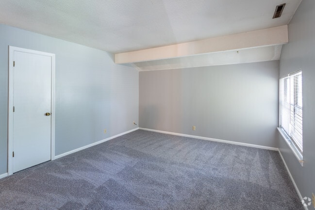 2BR, 1BA - 900 SF - Keeneland Downs Apartments