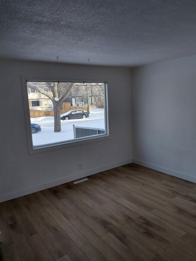Photo - 3 bedroom in Regina SK S4R 4Y6