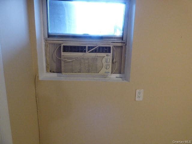 Photo - 21-16 80th St