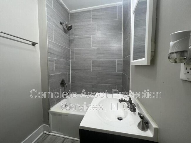 Photo - 111 Laurel St