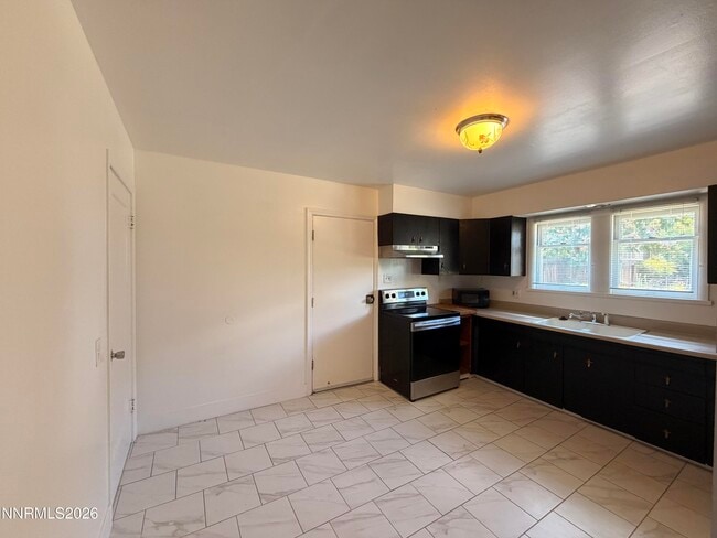 Photo - 319 Thoma St