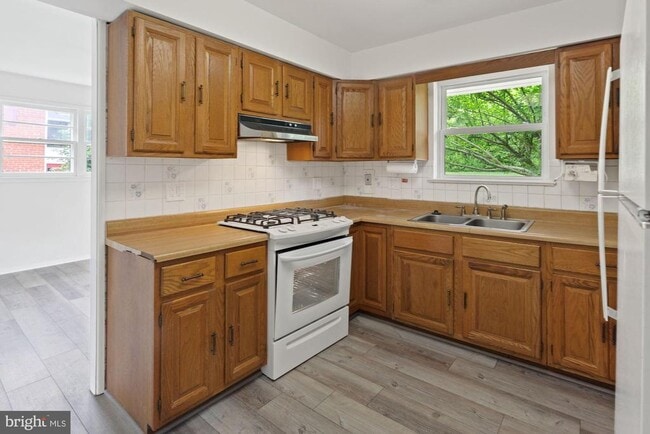 Photo - 7106 Jayhawk St
