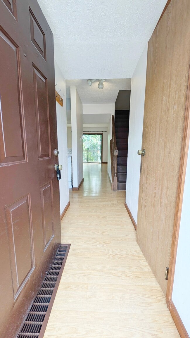 Photo - 577 E Graham Pl