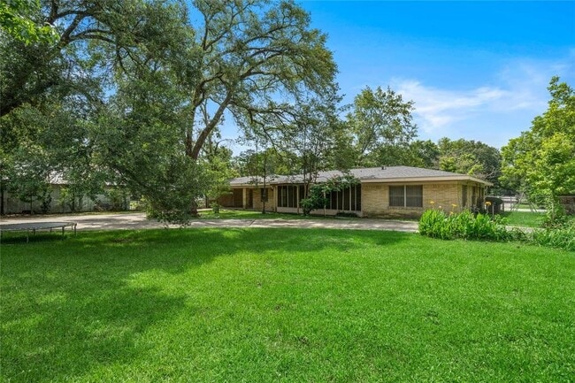 Photo - 202 Avenue J