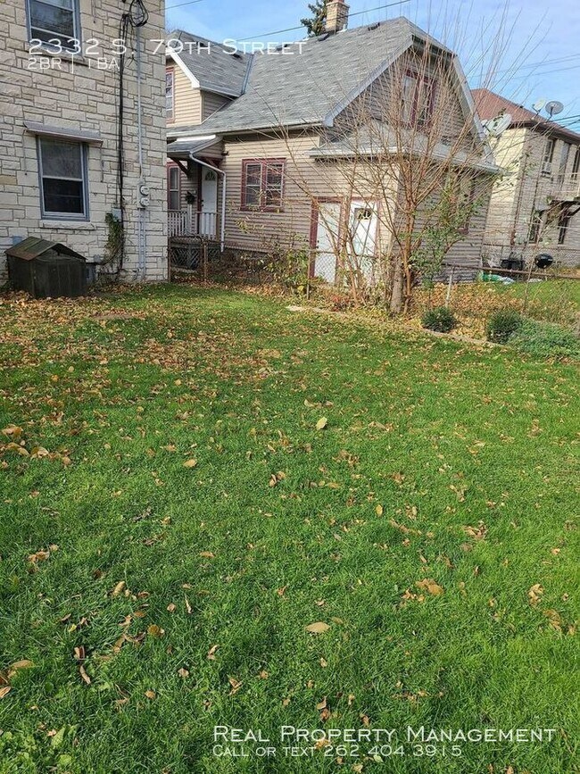 2 Bedroom Lower Duplex. MTM Lease only! - 2 Bedroom Lower Duplex.  MTM Lease only!