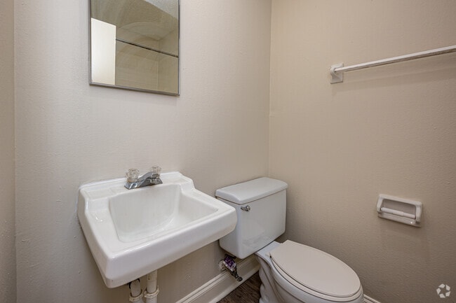 2BR, 1.5BA Townhouse - 982SF -