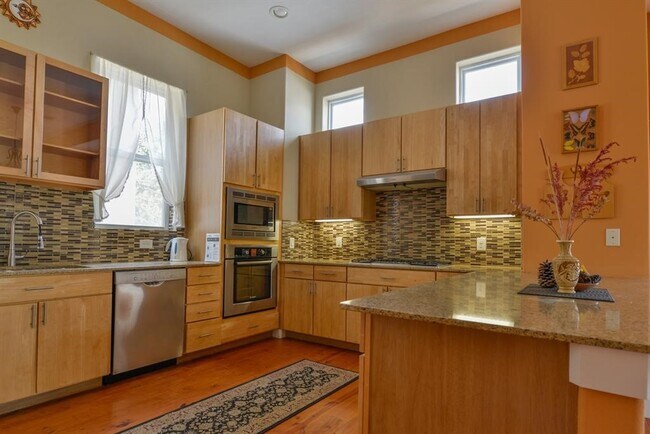 Photo - 1807 W Webster St
