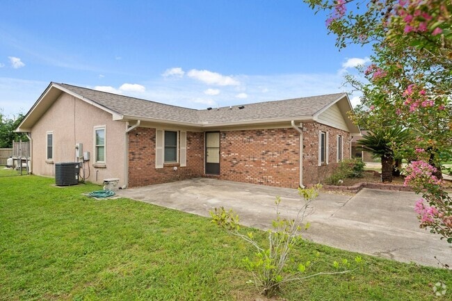 Building Photo - Charming 3Bed/2Ba Duplex Unit 5102 Hickory St Rental