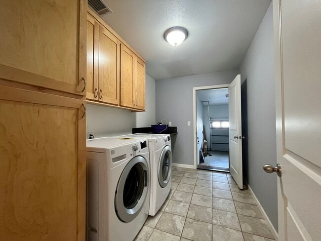Photo - Charming 3 bed 2 bath home with oversized 2 car garage in Humboldt Hill
