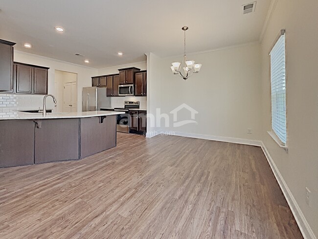 Photo - 568 Woodall Rd