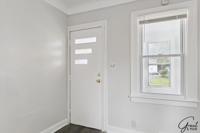 Photo - 3 Bed Bungelow $1250.00/mo