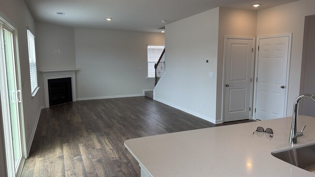 Photo - 1614 Yarrow Ln