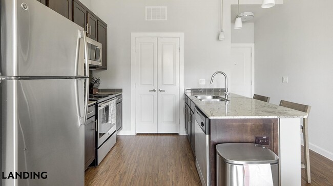 Photo - 4300 Cromwell Dr Unidad 5305