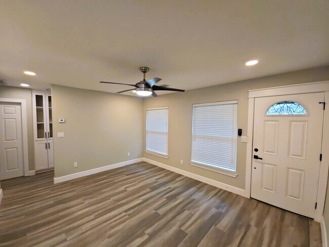 Photo - 9121 Lazydale Ln