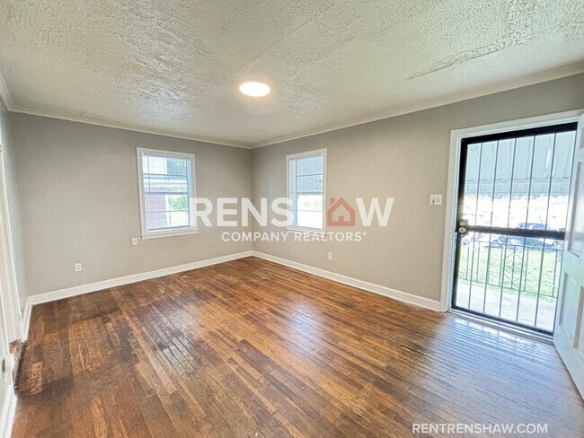 Photo - 1580 Hugenot St