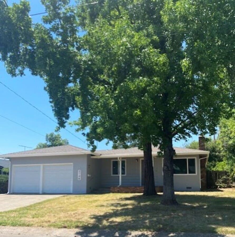 Nice Home with Huge Backyard! - Nice Home with Huge Backyard!