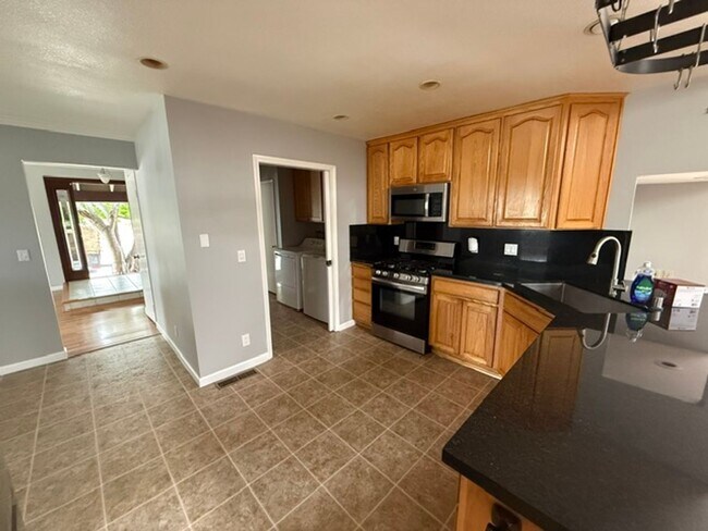 Photo - Modern Comfort Meets Prime Location in Fremont 3 bed. 2.5 bath, 16 month lease, Pool, near Warwic...