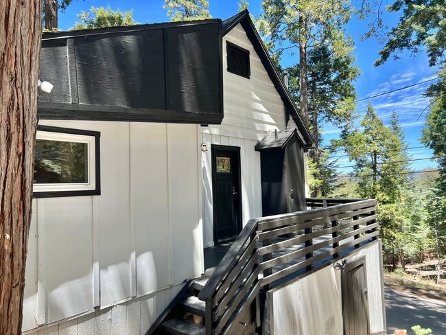 Photo - 838 Lakeview Ln