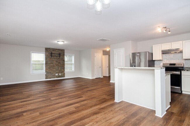 Photo - 6516 Rustling Leaves Way