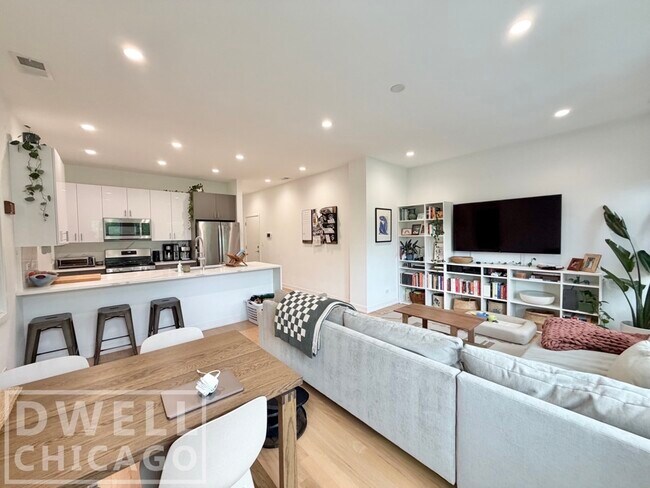 Photo - 969 W 18th St Unit 1