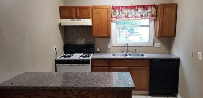 Photo - 4515 White Rock St