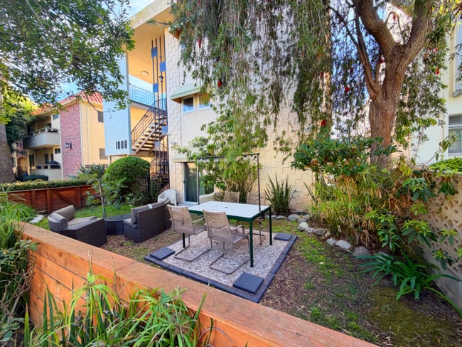 Building Photo - 1008 7th St