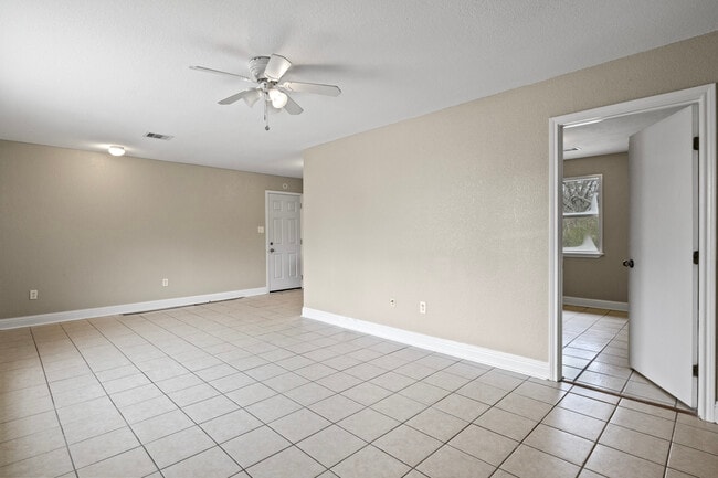 Photo - 225 Moreland St