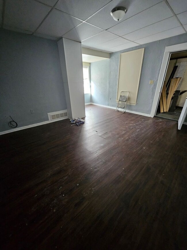 Photo - Upper 1 bedroom unit