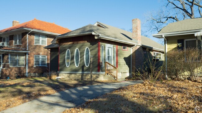 Building Photo - 3bd/1 Bath Bungalow Rental