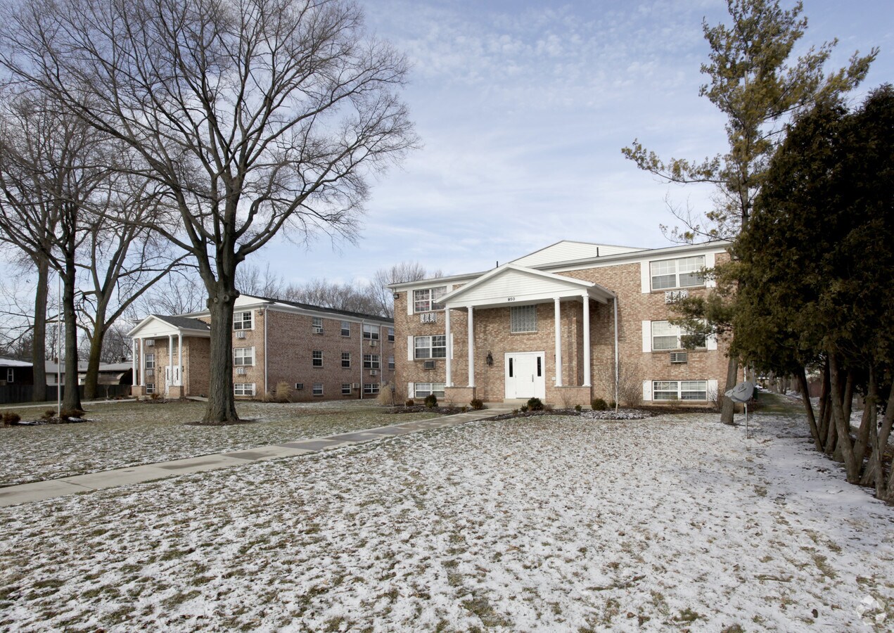 Broadway Court Apartments - Broadway Court Apartments