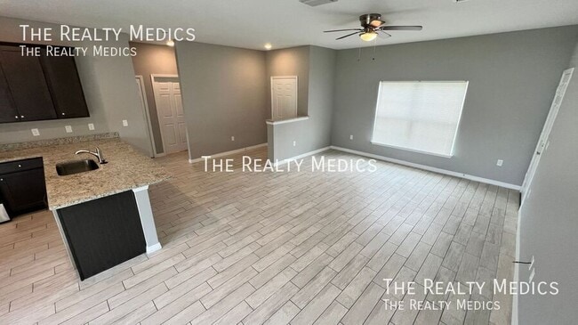 Photo - 2850 Gabrysh Ave SE