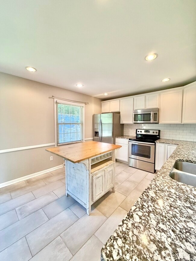 Building Photo - 3339 Sutherland Dr