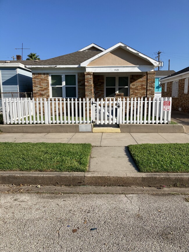 Building Photo - 4424 Avenue K Rental