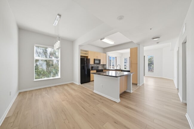 Photo - 3505 Sage Rd Unit 202