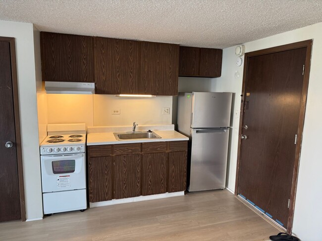 Building Photo - Clean Updated Studio with Lanai, covered p... Unit 303 Rental