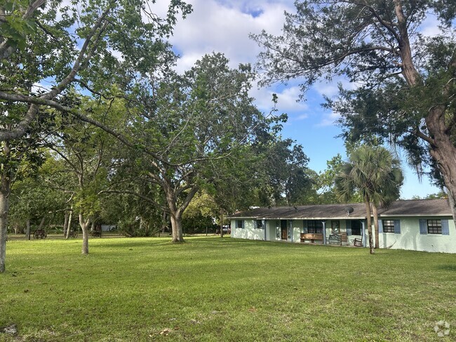 Building Photo - 5720 Sweetwater Blvd Rental