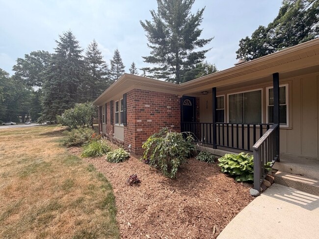 Building Photo - 5729 Ridgebrook Ave SE Unit 5729 Ridgebrook Ave SE