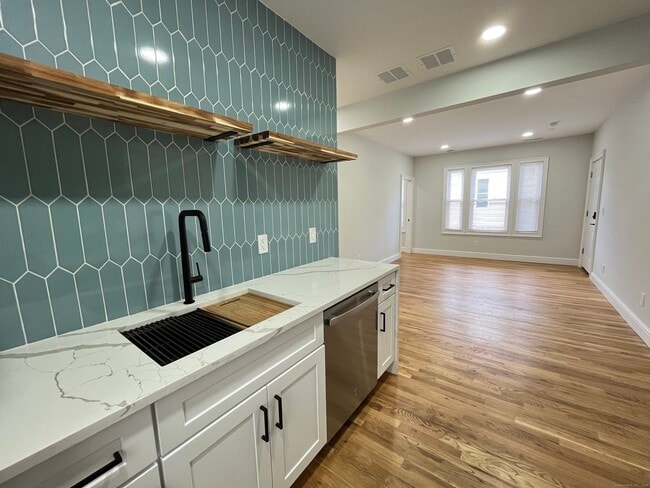 Building Photo - 82 Howard Ave Unit 2R Rental